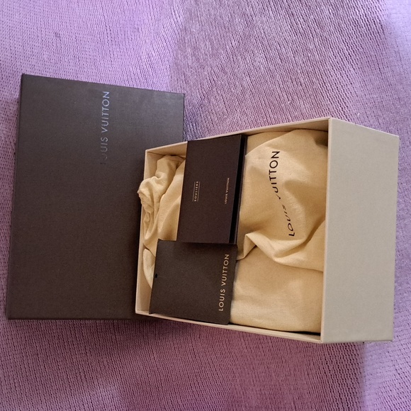 Louis Vuitton women's leather and suede sneakers. - Picture 9 of 9